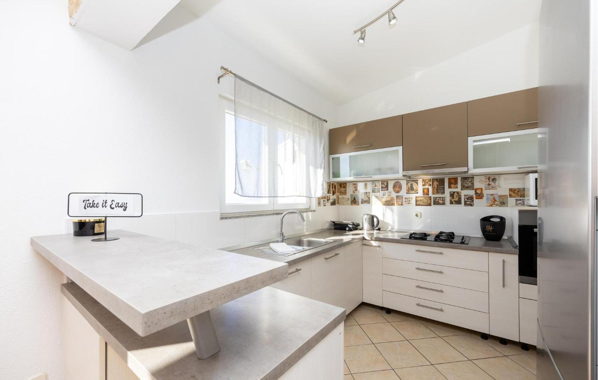 Stunning Apartment In Makarska Luaran gambar