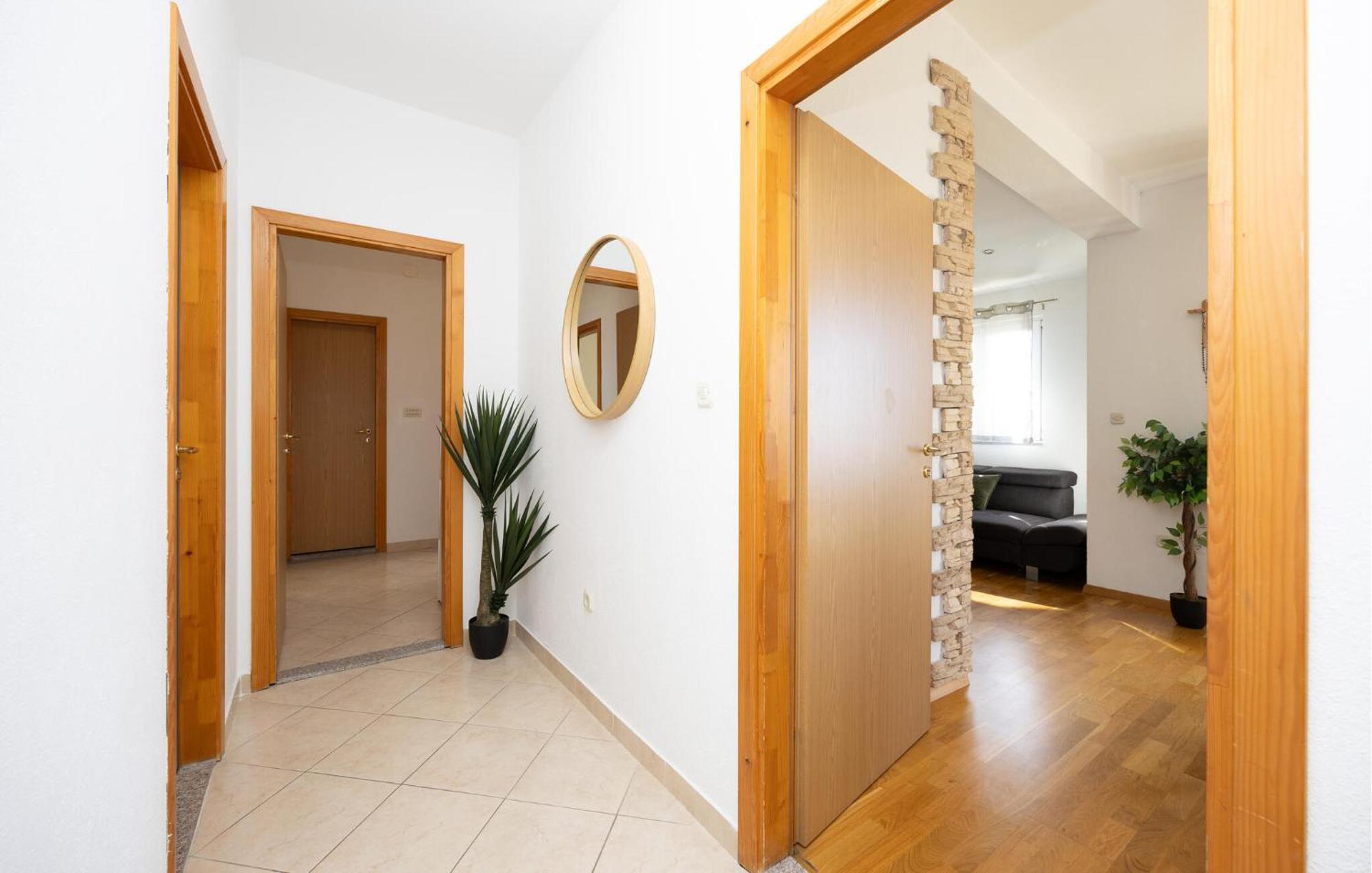 Stunning Apartment In Makarska Luaran gambar