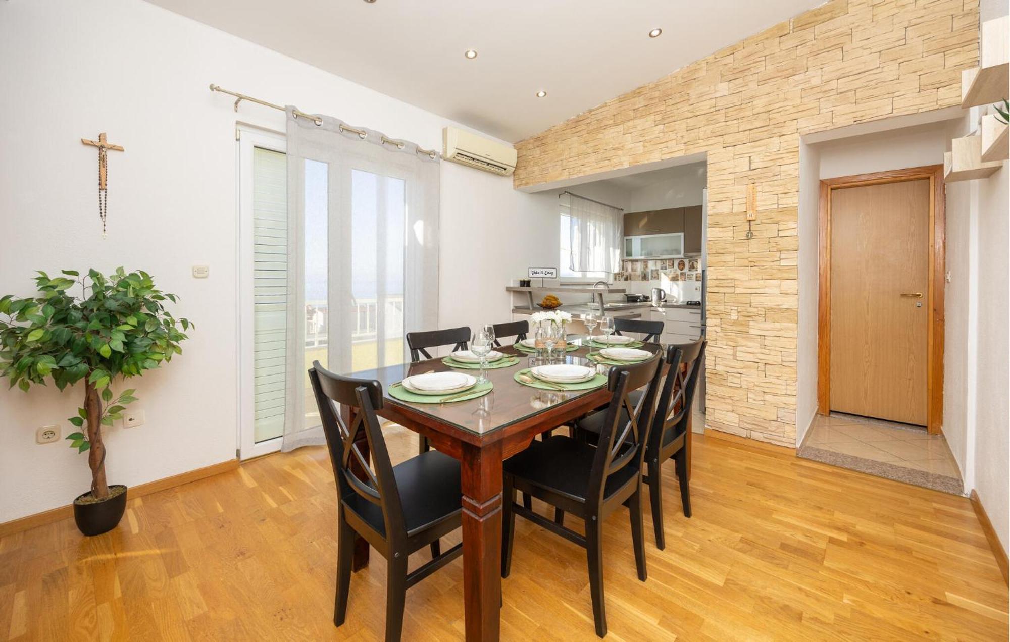 Stunning Apartment In Makarska Luaran gambar