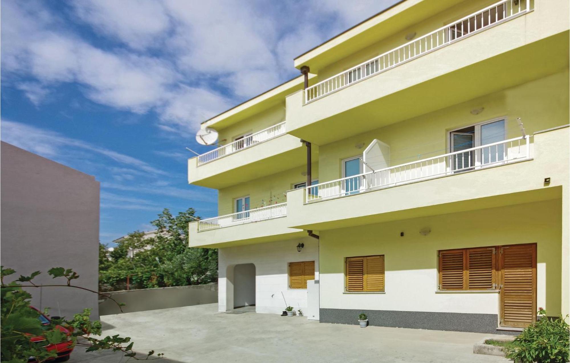 Stunning Apartment In Makarska Luaran gambar